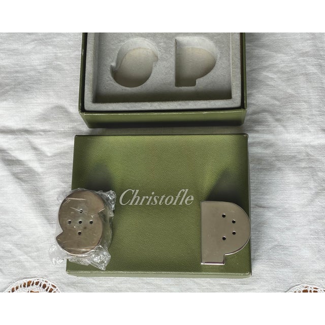1990s Salt and Pepper Shakers with Ludique Pattern in Silver-Plated Metal Case from Christofle, Paris, France, 1990s, Set of 2 For Sale - Image 5 of 6