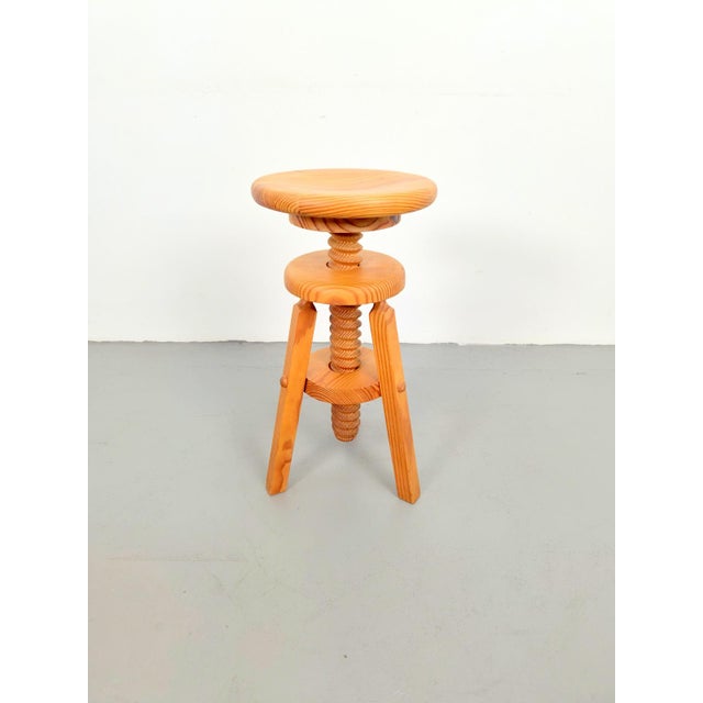 Vintage Architect corkscrew Stool in Pine 1960s Vintage pine studio stool corkscrew 1960s Wooden studio stool with a...