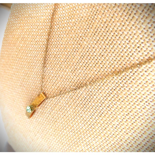 Late 19th Century Antique Victorian Gold Lingerie Pin Necklace With Green Peridot Stone For Sale - Image 5 of 9