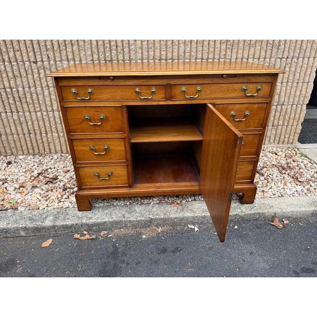 Mid 20th Century Vintage Leopold Stickley Furniture Georgian Solid Cherry Double Dresser Cabinet or Sideboard For Sale - Image 5 of 12