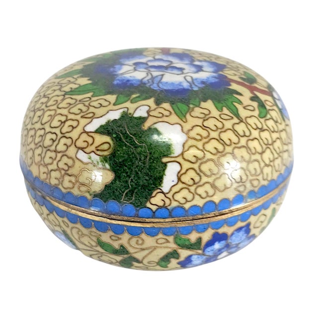 Mid-to-Late 20th Century Yellow Chinese Cloisonné Graduated Lidded Boxes, Set of 3 For Sale - Image 13 of 15