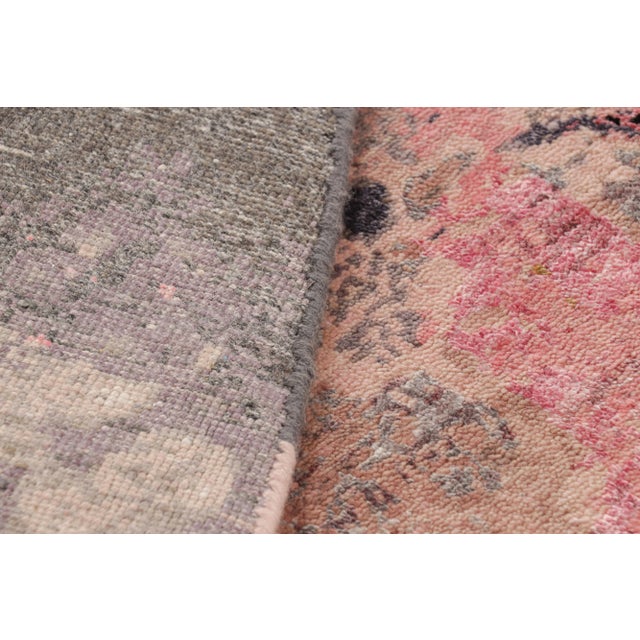 Textile Rug & Kilim’s Abstract Circle Rug in Pink and Gray Painterly Patterns For Sale - Image 7 of 7
