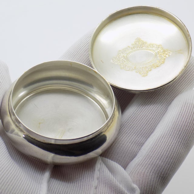 Vintage Italian Handmade Genuine Silver Pill Snuff Trinket Round Chiseled Box For Sale - Image 6 of 10