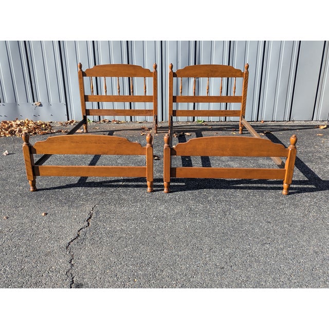 Mid 20th Century Pair of 1960s Ethan Allen Solid Baumritter Maple Twin Size Bedframes For Sale - Image 5 of 12