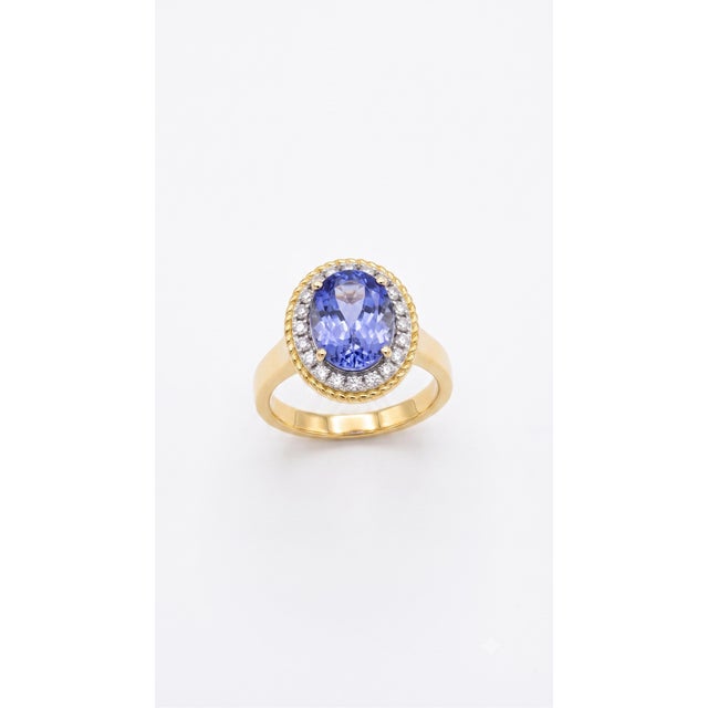 2020s Natural Tanzanite 4cts & Diamond 0.30cts Ring in 18k Gold For Sale - Image 5 of 7