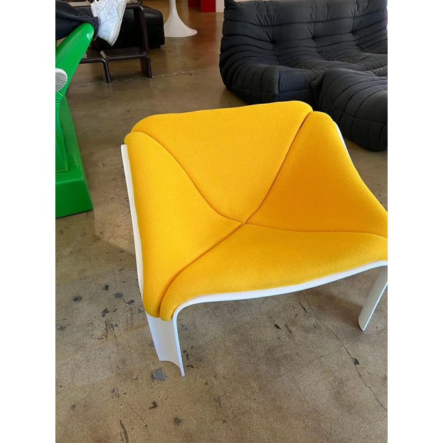 Mid-Century Modern Pierre Paulin F300 Lounge Chair for Artifort, 1960s For Sale - Image 3 of 5