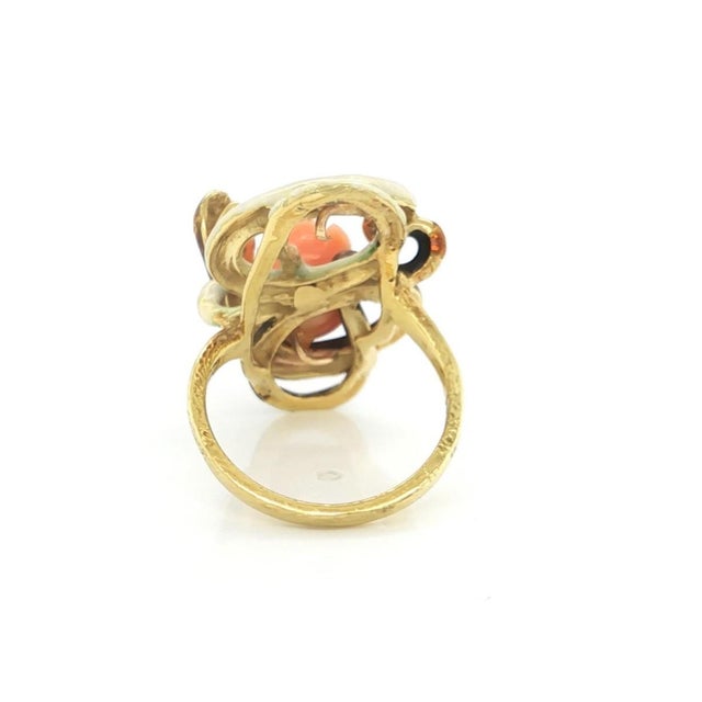 Mid 20th Century Double Snake Rose Ring Coral Enamel Gems 18K Yellow Gold Size 5 For Sale - Image 4 of 5