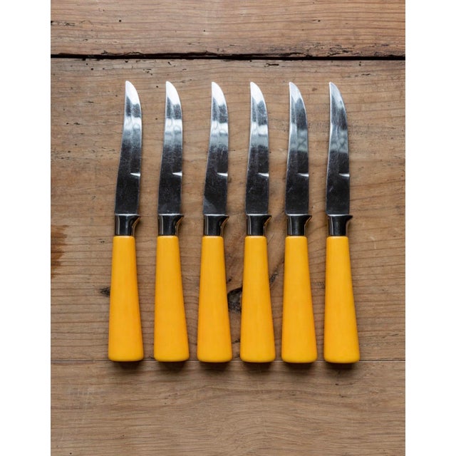 A cheerful and distinctly mid-century set of six vintage steak knives by Peeredge Regent of Sheffield, England. These...