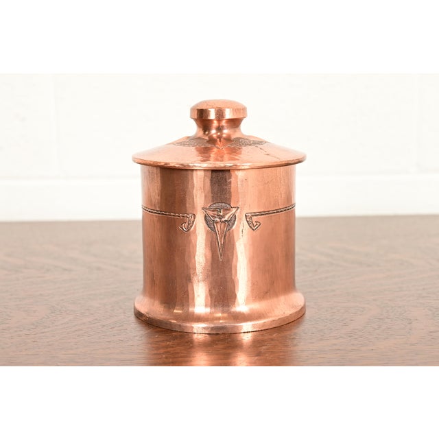 Roycroft Arts & Crafts Trefoil Hammered Copper Humidor, Circa 1920s For Sale - Image 14 of 14
