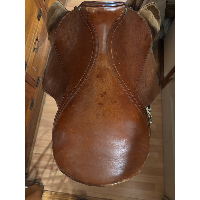 English Vintage English Jumping Saddle For Sale - Image 3 of 12