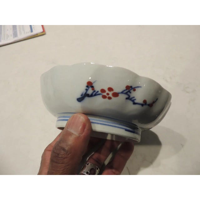 1960s Vintage Red and Blue Round Imari Round Dish For Sale - Image 5 of 8