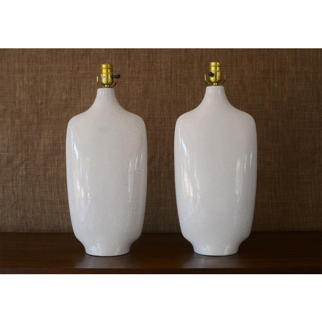 Mid-Century Modern Vintage 1950s MCM White Crackle Glaze Ceramic Table Lamps - A Pair For Sale - Image 3 of 17