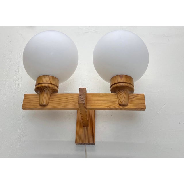 1970s Mid-Century Pine and Opaline Wall Lamp by Uno Dahlén for Aneta, 1970s For Sale - Image 5 of 12