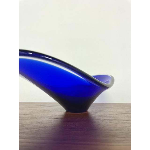 This elegant mid-century blue art glass dish is a refined example of sculptural glass design from the 1950s–1960s. The...