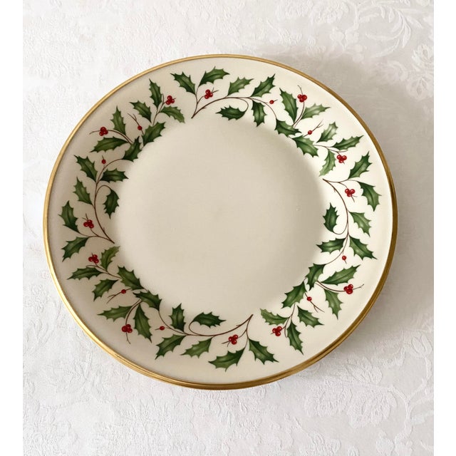 Late 20th Century Lenox Holiday Holly & Berries Plate Excellent Condition For Sale - Image 9 of 10