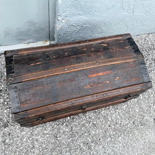 American Late 19th Century SHR Trade Co Wooden Barrel-Top Steamer Trunk For Sale - Image 3 of 9
