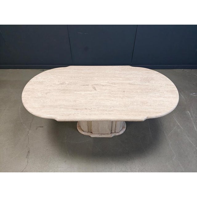 Elegant travertine dining table. Beautiful coloured travertine with a nice pattern. Timeless and very beautiful table wich...