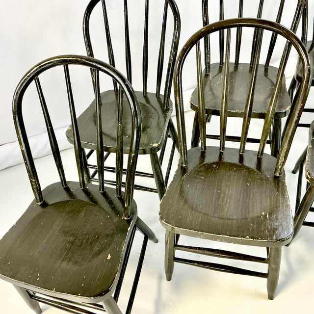 Wood Late 19th C. Antique Americana Farmhouse Boho Chic Chippy Paint Windsor Pine Dining Chairs - Set of 6. For Sale - Image 7 of 16