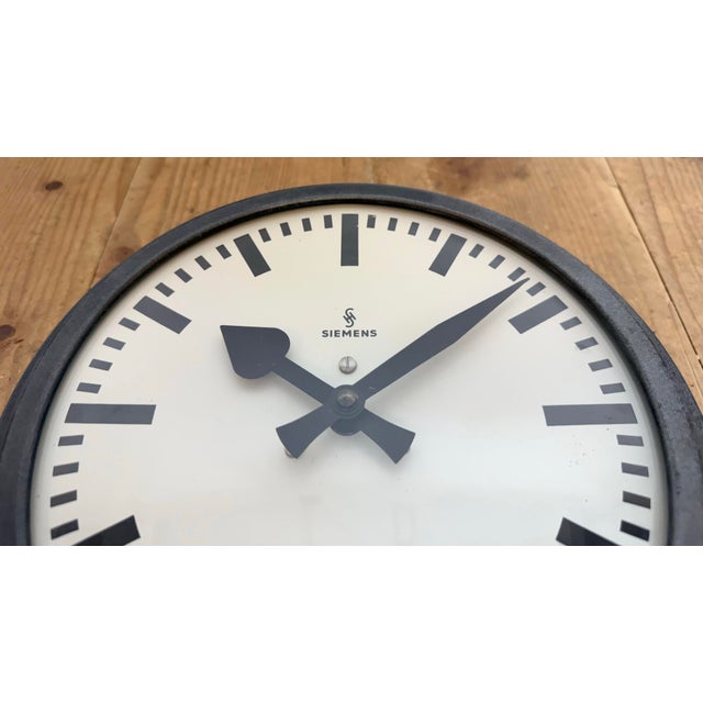 Black Industrial Factory Wall Clock from Siemens, 1950s For Sale - Image 10 of 17