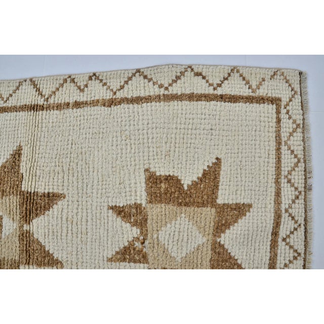 Vintage Anatolian Kilim Runner, Hand-Woven Neutral Earth Tone Wool Rug For Sale - Image 4 of 10