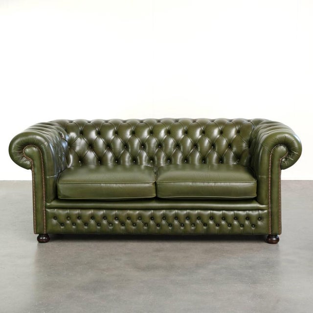 Chesterfield 2.5-seater Sofa in Green Cowhide Leather For Sale - Image 14 of 14