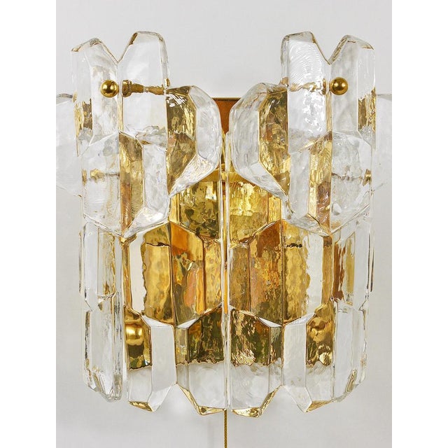 Mid-Century Gilt Brass and Crystal Icicle Glass Scone attributed to J. T. Kalmar for Kalmar, 1970s For Sale - Image 9 of 18