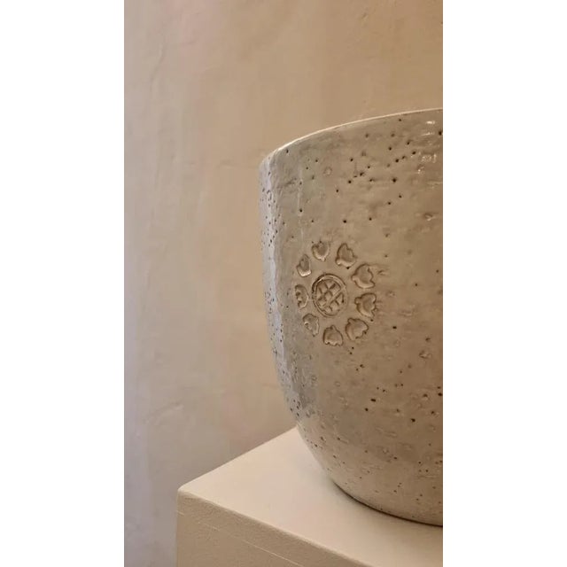 Low ceramic vase of the Sevilla series by Aldo Londi produced by Bitossi Ceramiche Montelupo, 1960s. Enamelled terracotta,...