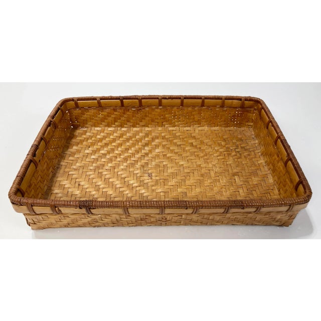 Beautiful herringbone pattern to this vintage woven wicker basket tray. Framed in split reed rattan. This would make a...