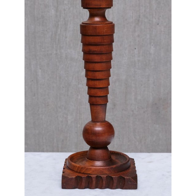 1920s French Art Deco Tall Sculptural Table Lamp in Turned Oak with Ivory Shade, 1920s For Sale - Image 5 of 13