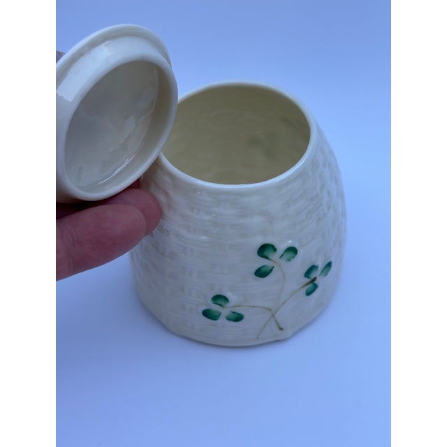 Belleek Pottery Ltd. Belleek Marmalade Jar, Shamrock Basketweave Pattern, Irish Porcelain, 6th Mark (1965–1980) For Sale - Image 4 of 6