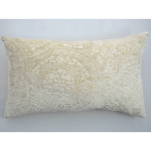 Romantic Lace pattern for this pillow handmade in Italy with a luxurious linen velvet, dye free for best texture and for a...
