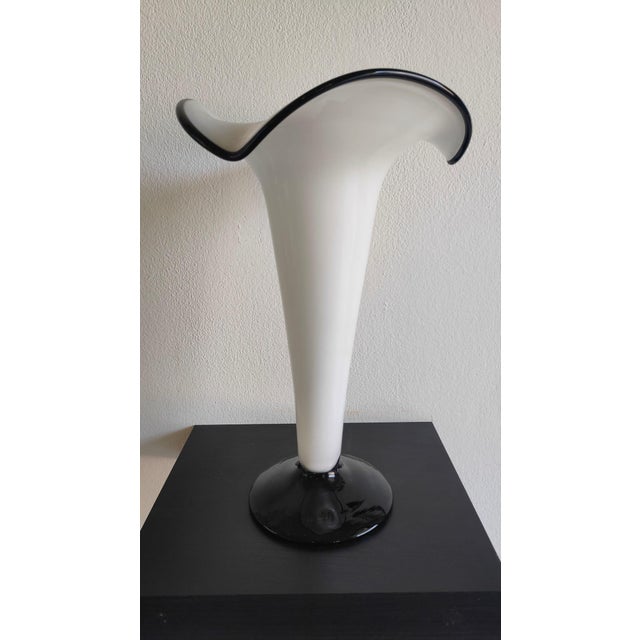 1980s Handmade Vase in Black and White Murano Glass For Sale - Image 5 of 9