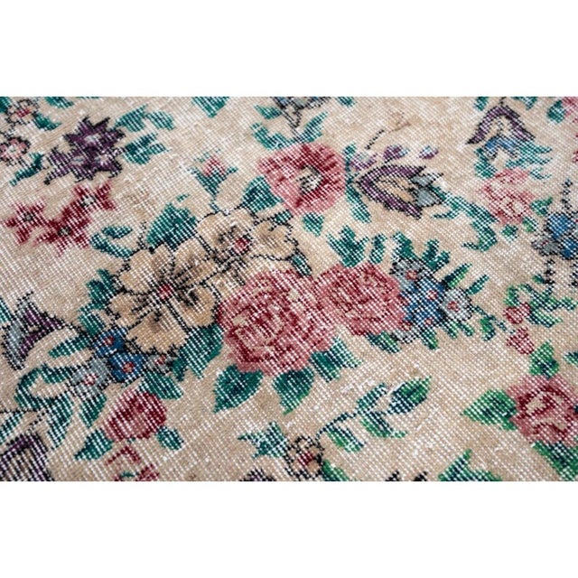 English Mid-Century Vintage Turkish Rose Floral Rug in Cream & Burgundy, 6’5” X 9’7 For Sale - Image 3 of 10