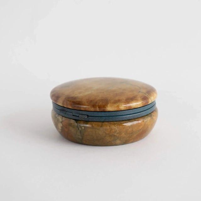 1980s Vintage Round Alabaster Jewelry Box For Sale - Image 5 of 10