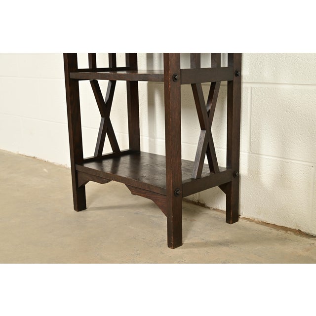 Stickley Brothers Style Antique Mission Oak Arts & Crafts Bookstand or Magazine Rack, Circa 1910 For Sale In South Bend - Image 6 of 11