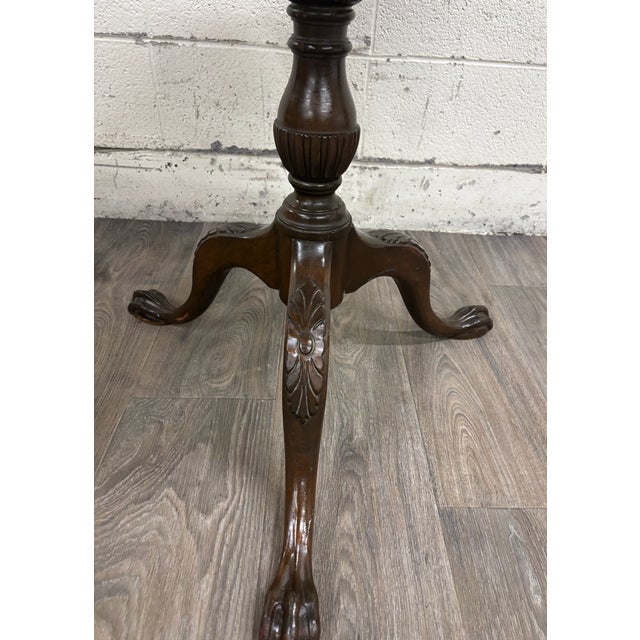 Vintage Chippendale Style Pie Crust Top Tripod Tea Table Side Table For Sale - Image 4 of 7