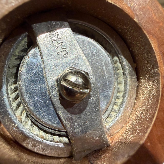 1950s Mid-Century Modern Set of Salt & Pepper Grinder From Japan Mid-Century Bull Nose For Sale - Image 9 of 10