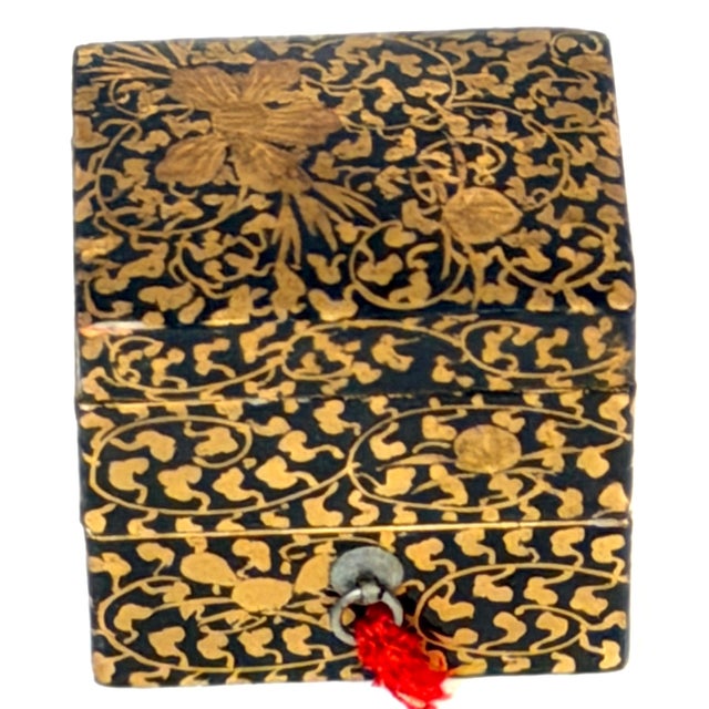 Japanese Meiji Miniature Gold Maki-e Two-Tier Jūbako, circa 1890 For Sale In West Palm - Image 6 of 12