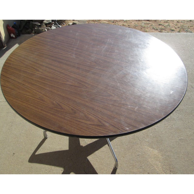 Mid 20th Century Herman Miller Aluminum Group Round Table 48 Inch For Sale - Image 5 of 12