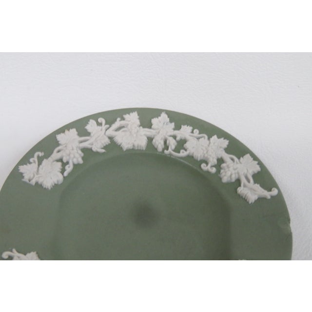 Neoclassical Wedgwood Green Jasperware Round Pin Trinket Vanity Jewelry Dish 4584b For Sale - Image 3 of 7