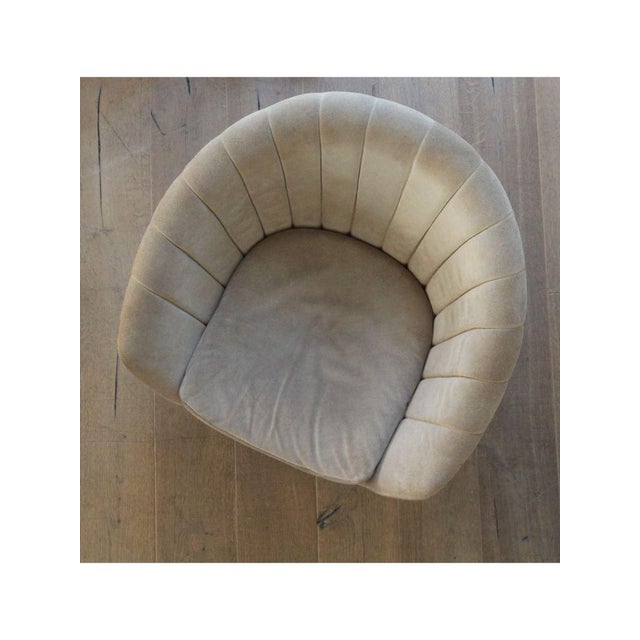 Type Swivel armchair Date 1970 Model Fiore Origin Italy Width 73 cm Depth 70 cm Height 70 cm Seat height 40 cm