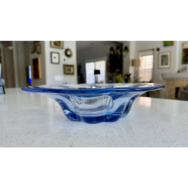Glass 1950s Biomorphic Murano Blue & Clear Centerpiece Bowl For Sale - Image 7 of 12