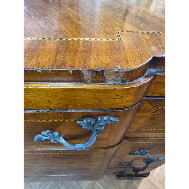 Brown French Provincial Serpentine Walnut Commode, C. 1880–1910 — Herringbone Veneer & Ebony Stringing For Sale - Image 8 of 12