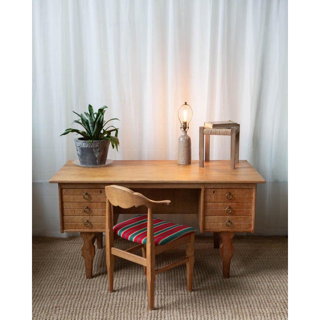This Henning Kjaernulf Danish oak writing desk showcases the designer’s signature blend of sculptural detail and...