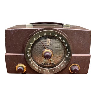 1950s Zenith Brown Bakelite Portable Radio Nonworking Mid Century Art Deco For Sale