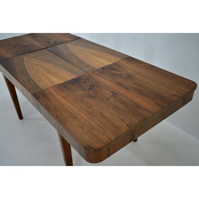 Czechoslovakian Extendable Dining Table in Walnut by Jindrich Halabala, 1940s For Sale - Image 3 of 18