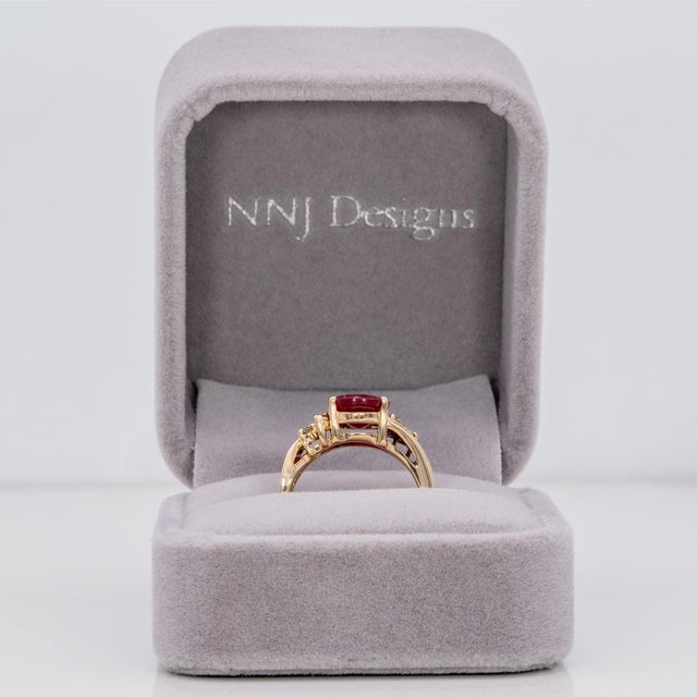 4.4Ct Madagascar Ruby Estate Ring With Earth-Mined Diamond Accents: 14k Gold, Size 6.75 For Sale - Image 4 of 9