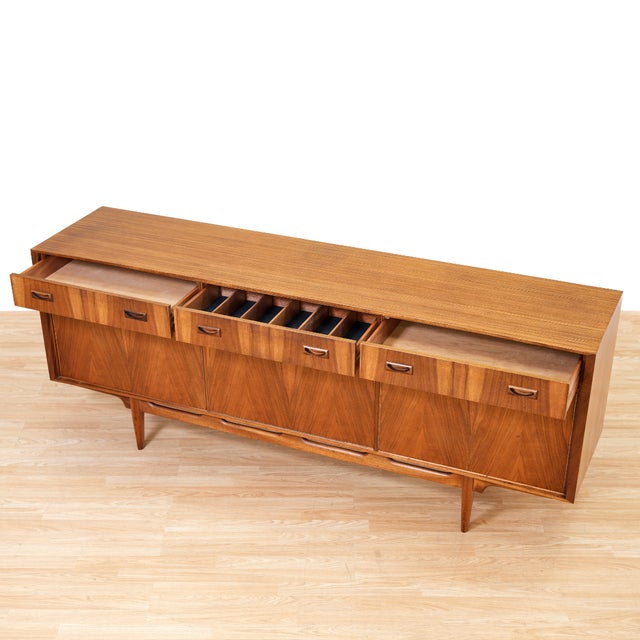 Mid-Century Modern Mid Century Rosewood Credenza by McIntosh For Sale - Image 3 of 9
