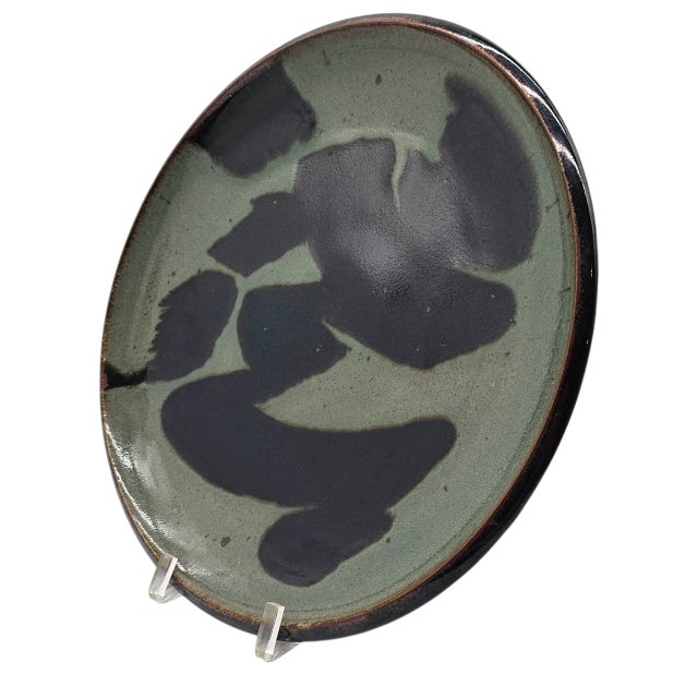 A striking expression of Pacific Northwest Studio artistry, this large platter by Richard Mahaffey embodies the refined...