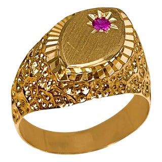 Gold and Ruby 14 Karat Yellow Gold Ring Vintage Unisex For Sale